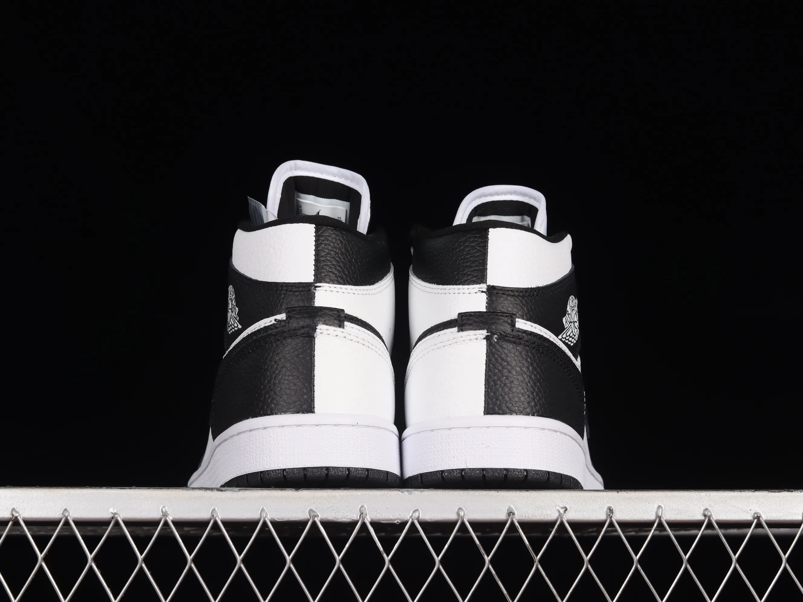 All Categories Air Jordan Jordan Series Basketball Shoes Air Jordan 1 Mid Air Jordan 1 Mid "Homage" AJ1 Joe 1 Black and White Panda China Basketball Shoes DR0501-101